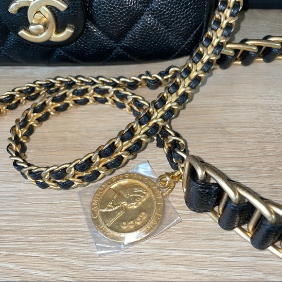 Sold Chanel 21A caviar mini w coin - Picture 3 of 13